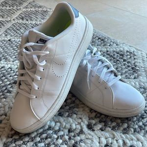 Men’s Nike casual shoes (white, size 11)